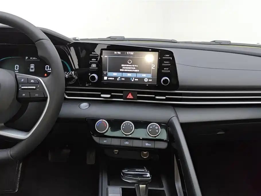 Hyundai Elantra 2023 1.5L CVT GLX Elite Edition фото 13