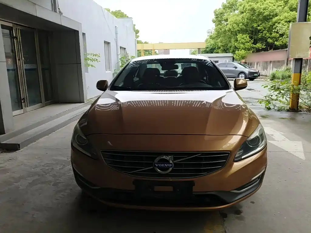 Фото 3 - Volvo S60
