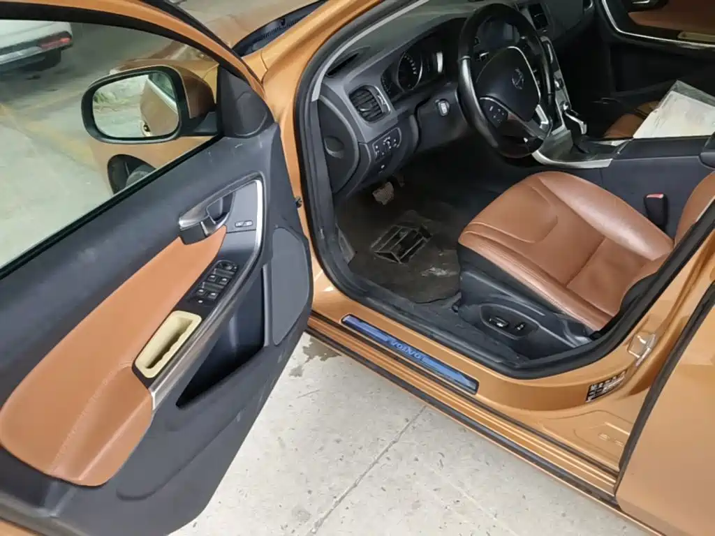 Фото 16 - Volvo S60