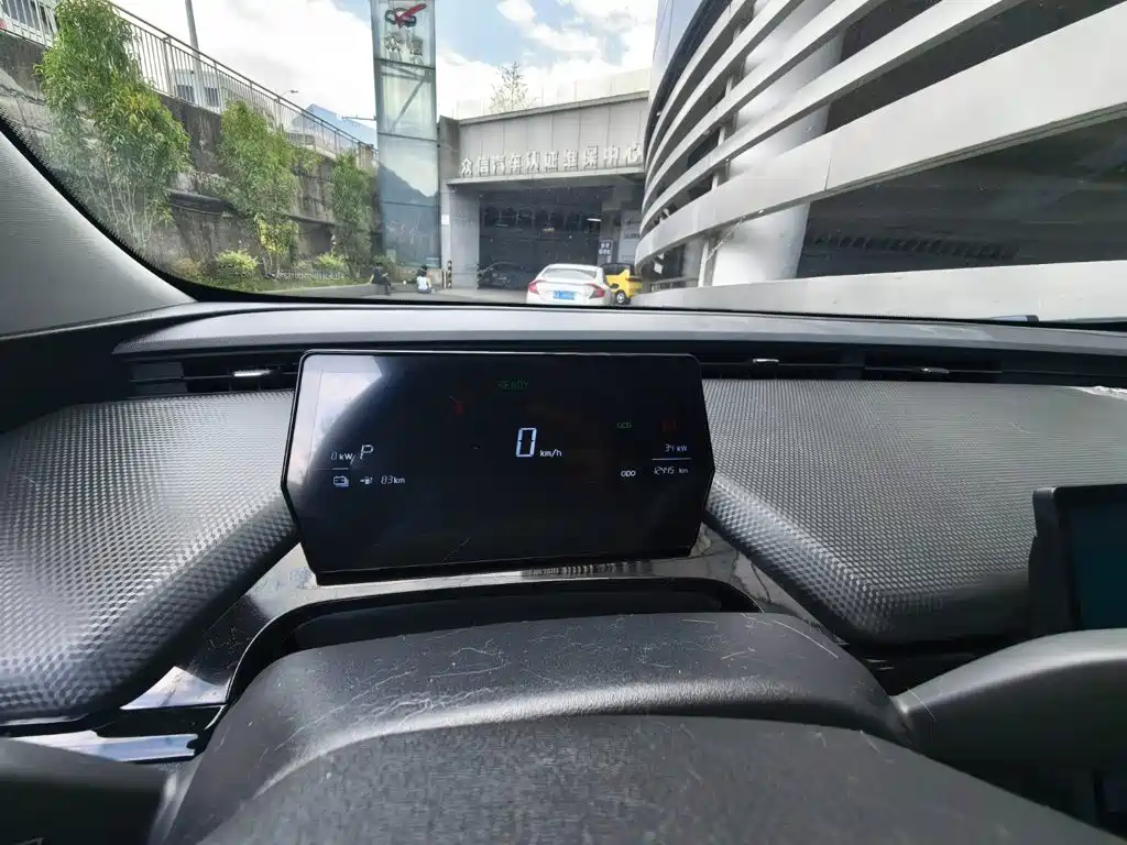 QQ New Energy Little Ant 2025 2024 Youth Edition 321km Cool Love Version 29.23kWh