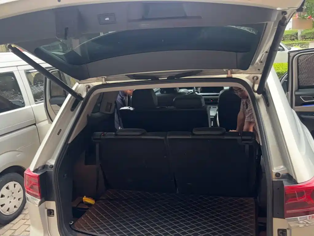 Photo 16 - Volkswagen Teramont