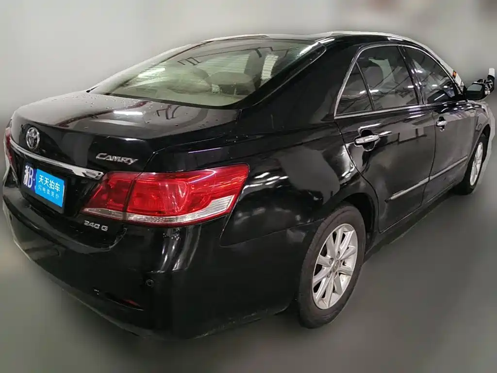 Фото 5 - Toyota Camry