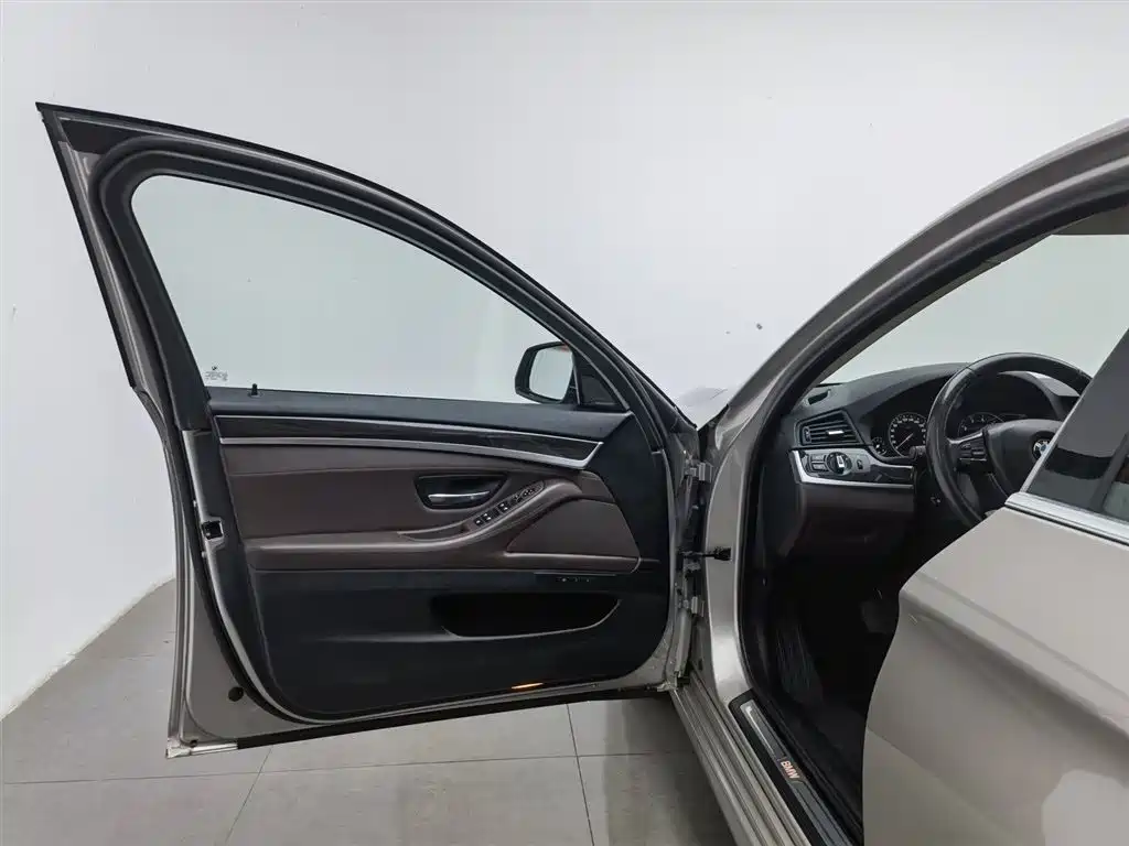 BMW 5 Series 2017 525Li Luxury Design Package фото 8