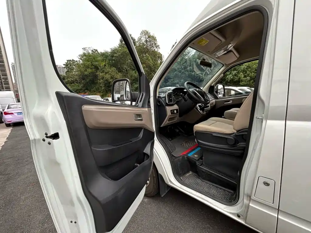 Maxus Xintu V80 2025 2025 PRO Aoyun 2.0T AMT Long Wheelbase Medium Roof 6/7/8/9-Seater