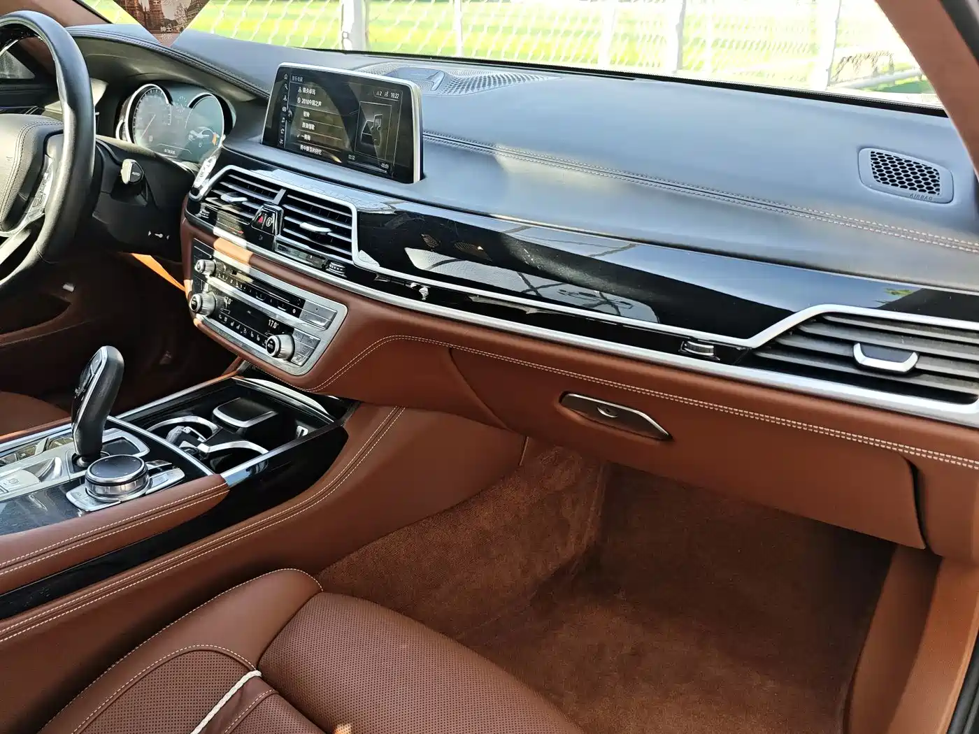 BMW 7 Series 2017 750Li xDrive Customized Edition (4-Seater) фото 12