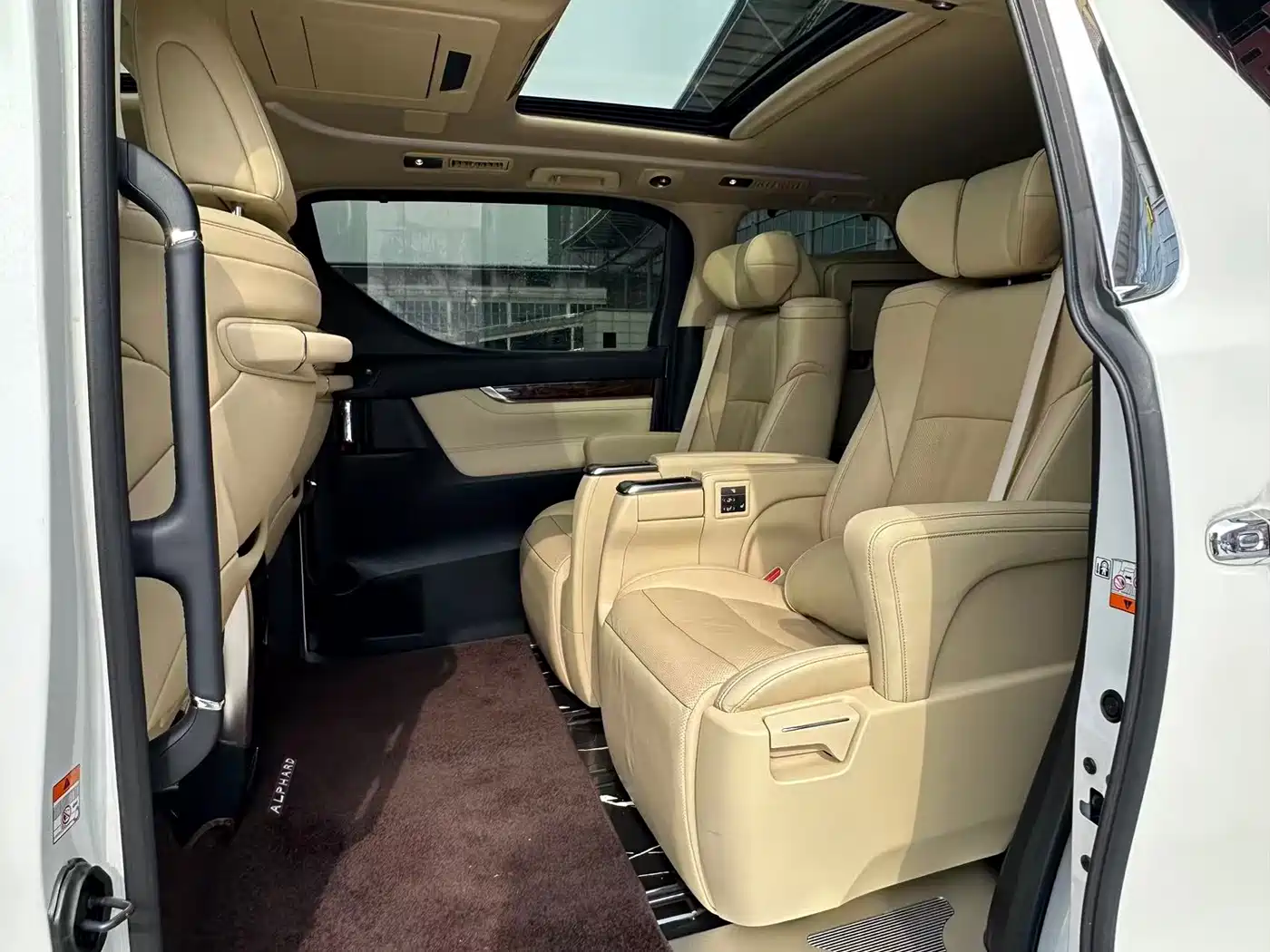 Toyota Alphard 2021 Hybrid 2.5L Luxury фото 9