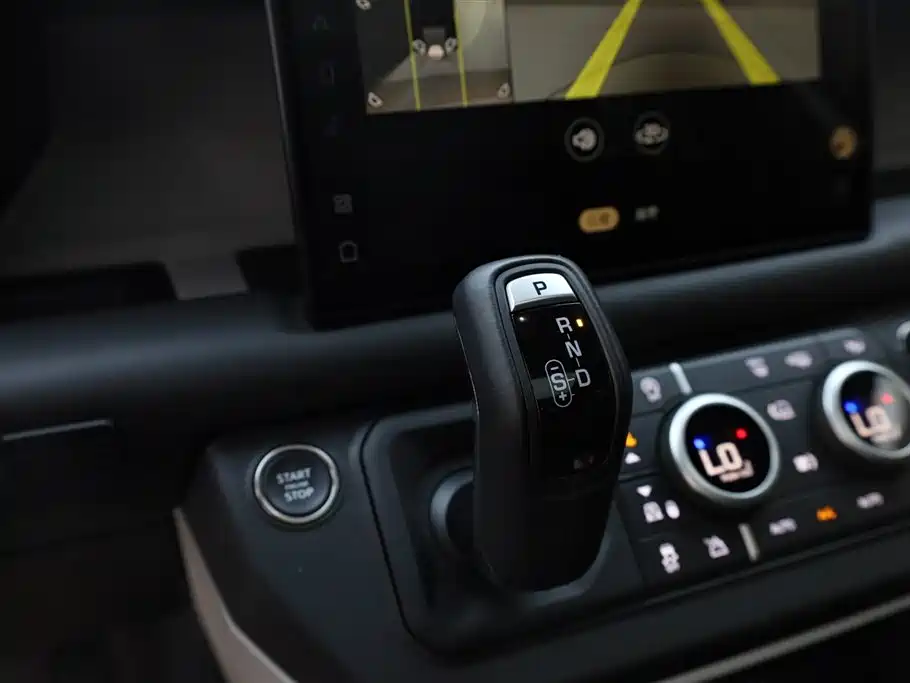 Land Rover Defender 2024 110 3.0T P400 X-DYNAMIC HSE фото 26
