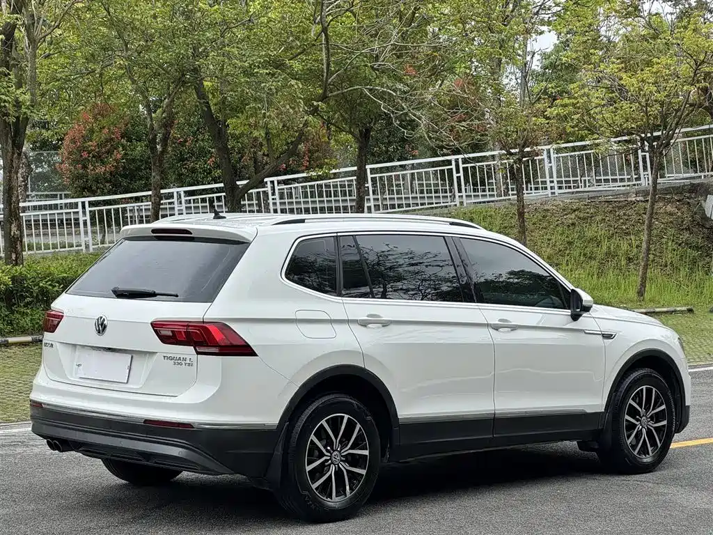Volkswagen Tiguan L 2017 330TSI Automatic 2WD Comfort Edition фото 7
