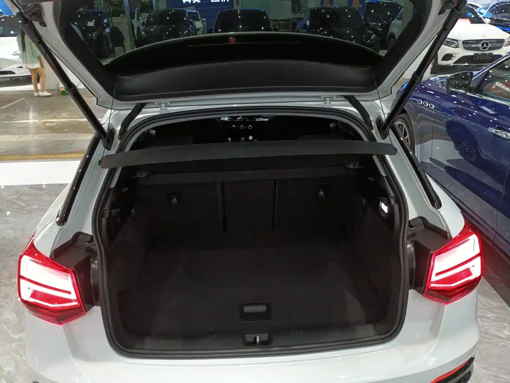 Фото 15 - Audi Q2L