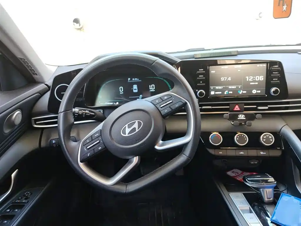 Hyundai Elantra 2023 1.5L CVT GLX Elite Edition фото 3