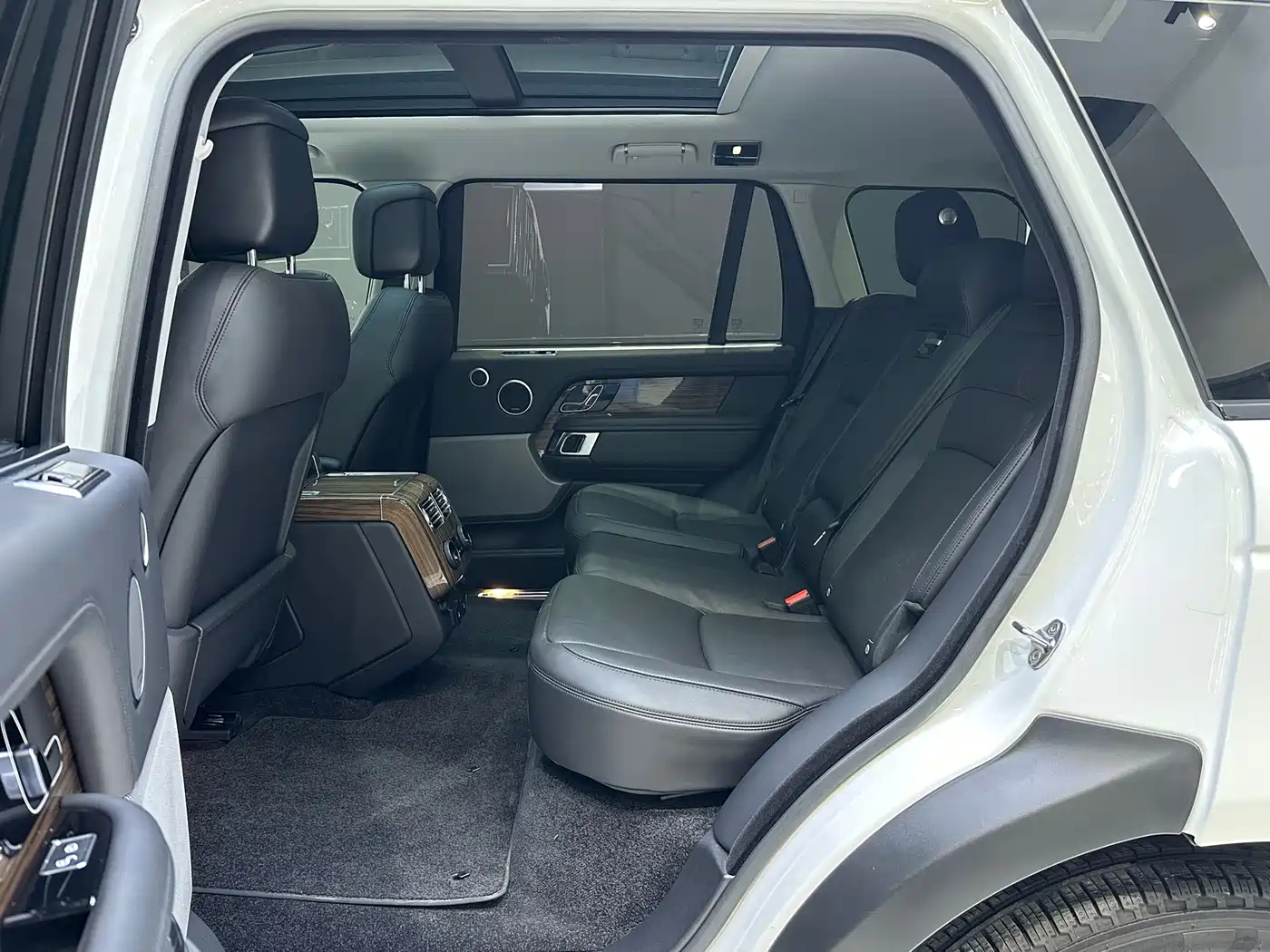 Land Rover Range Rover 2018 3.0 SC V6 Vogue Heritage Extended Edition фото 11