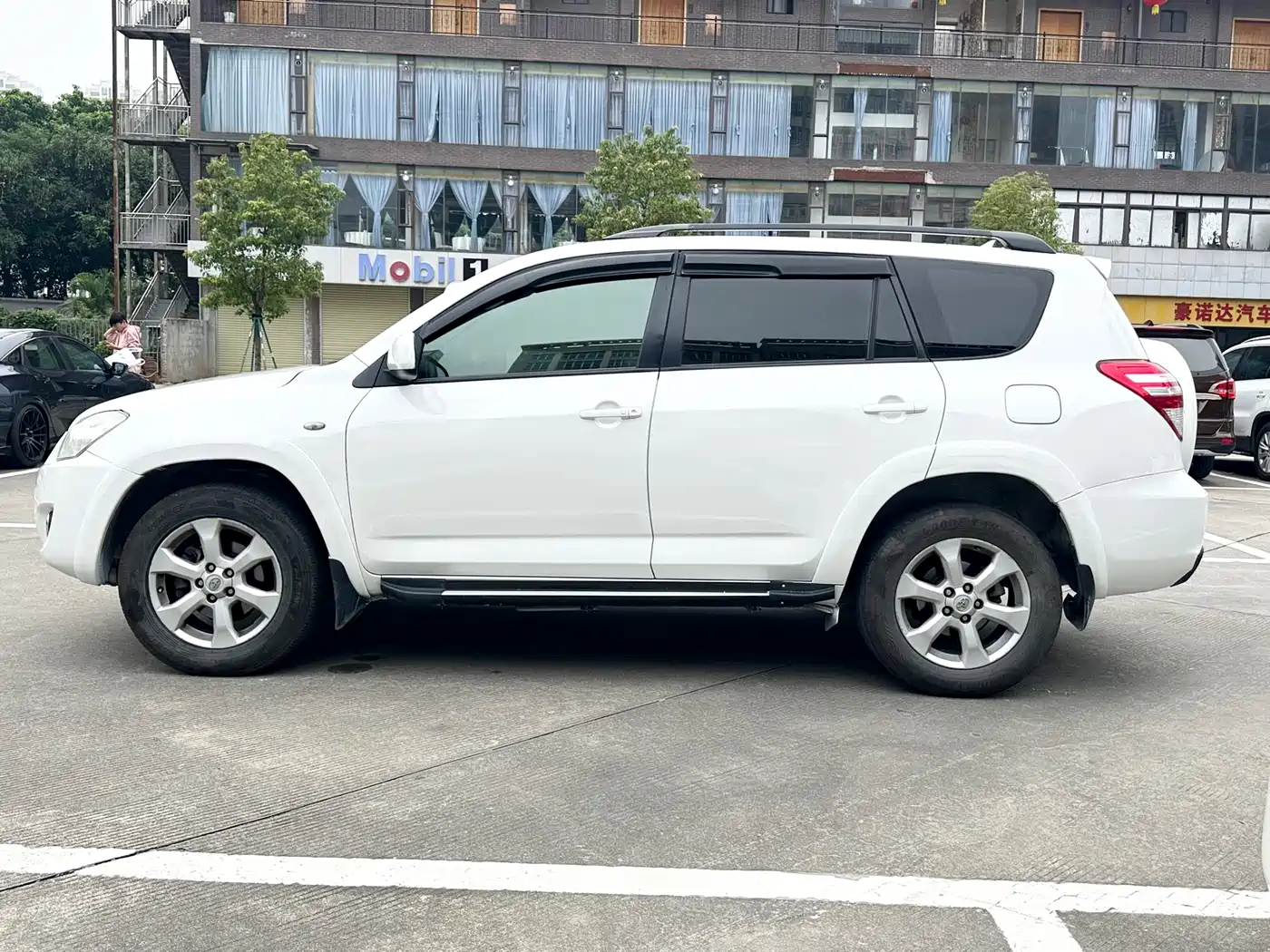 Toyota RAV4 Rongfang 2009 2.4L Automatic Luxury Navigation Edition фото 18
