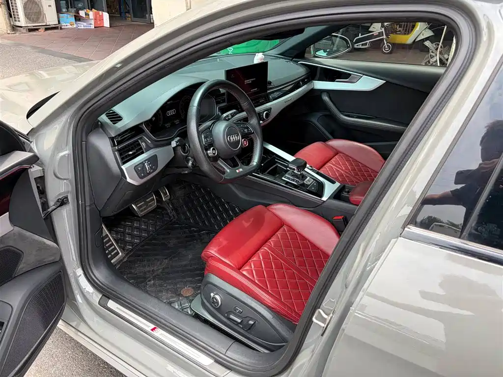 AUDI S4