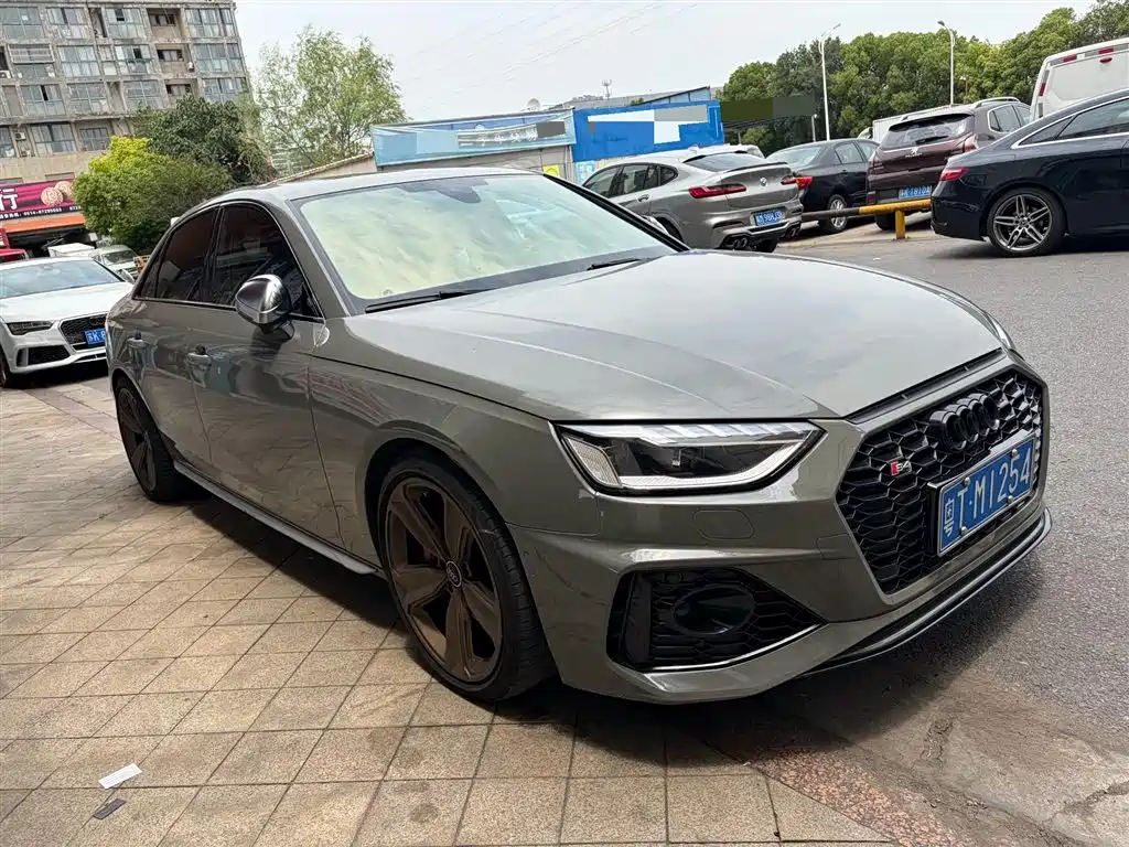 AUDI S4