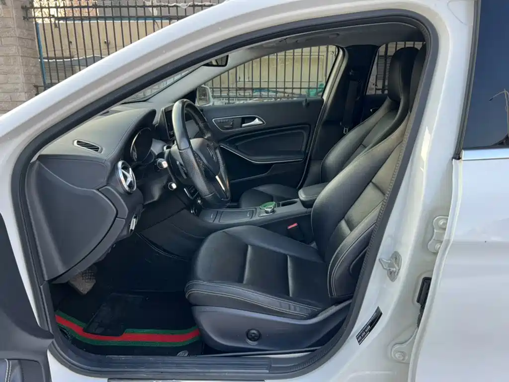 Mercedes-Benz GLA 2015 2015 GLA 220 4MATIC Luxury