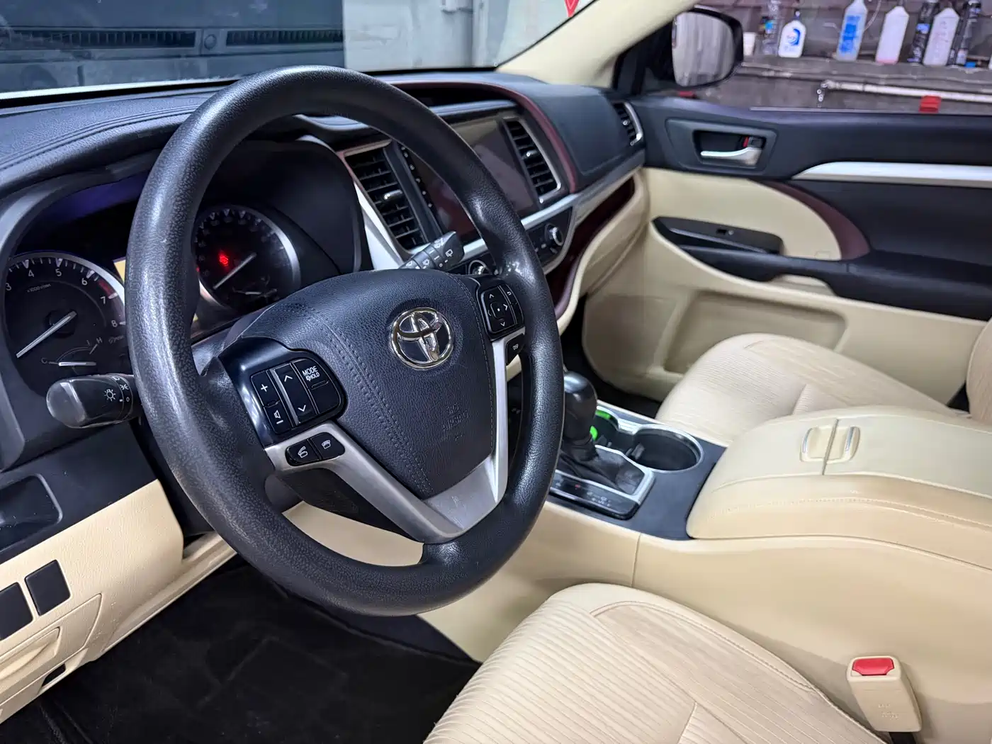Photo 9 - Toyota Highlander
