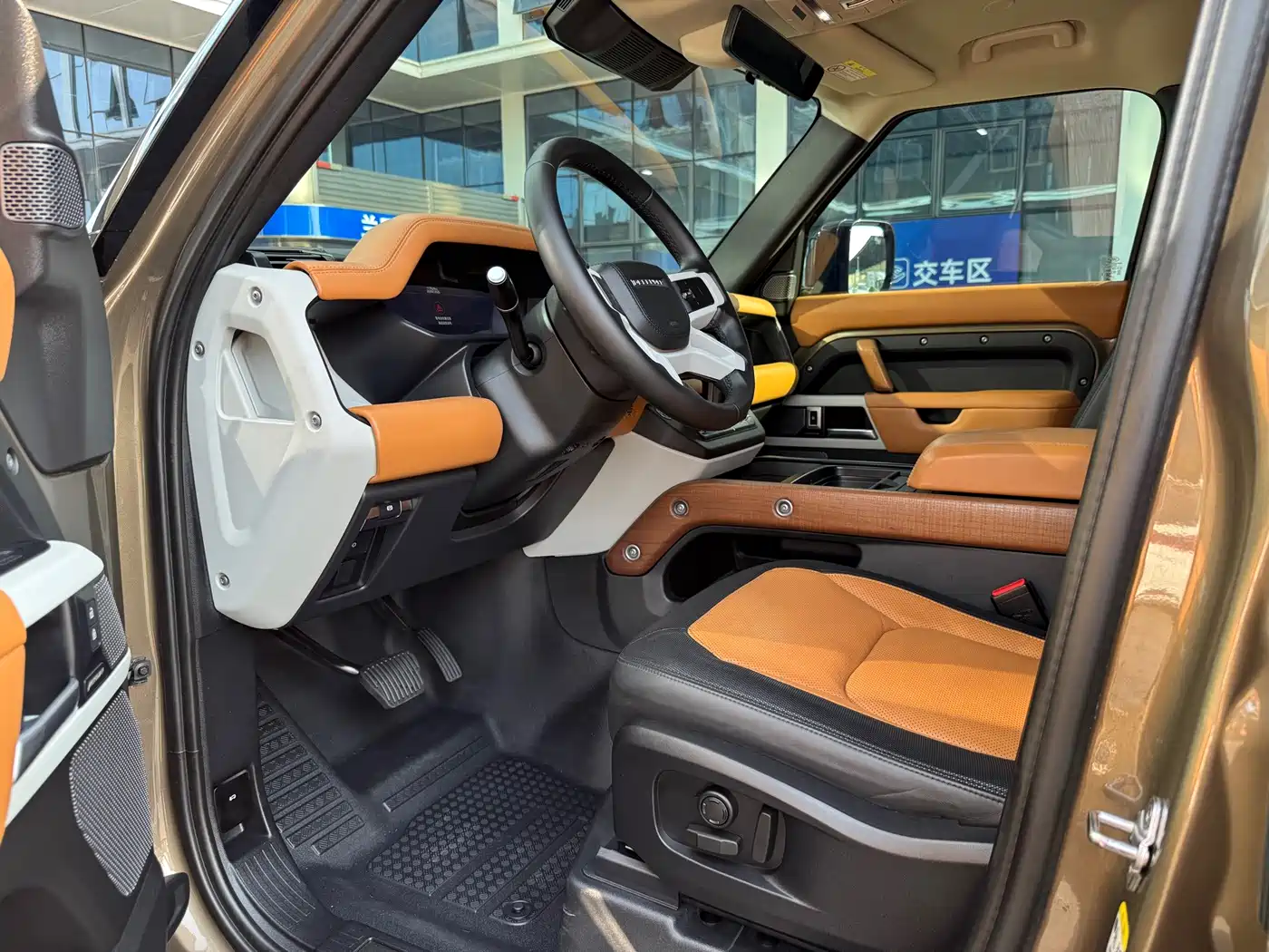 Фото 9 - Land Rover Defender