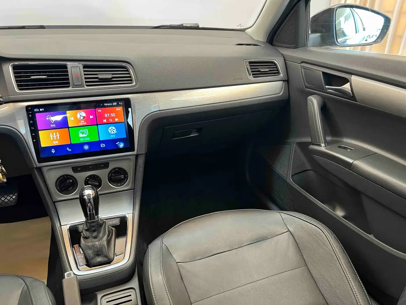 Volkswagen Lavida 2013 Facelift 1.4TSI DSG Comfort фото 14