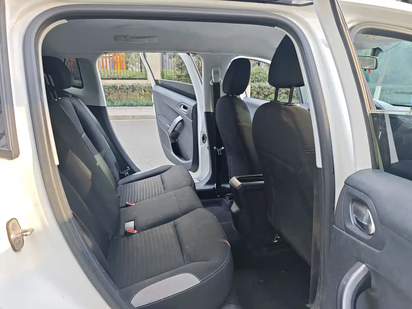 Peugeot 2008 2014 1.6L Automatic Trend Edition фото 14