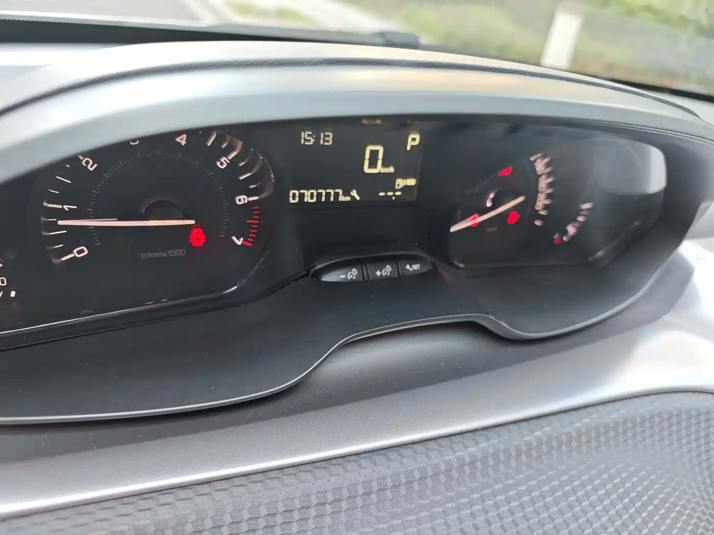 Peugeot 2008 2014 1.6L Automatic Trend Edition фото 16