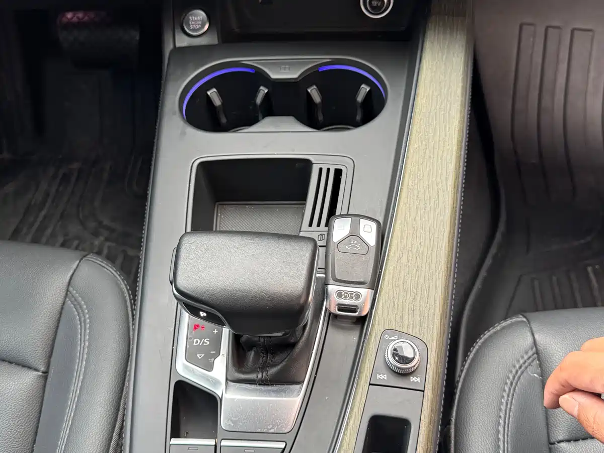 Photo 15 - Audi A4L