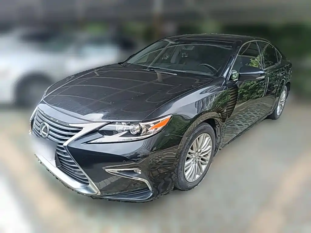 Фото 1 - Lexus ES