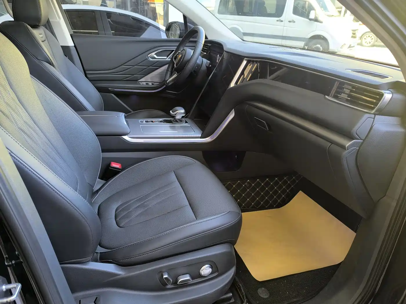Hongqi HS7 PHEV 2024 2.0T PHEV 4WD Flagship Edition 6-seater фото 6