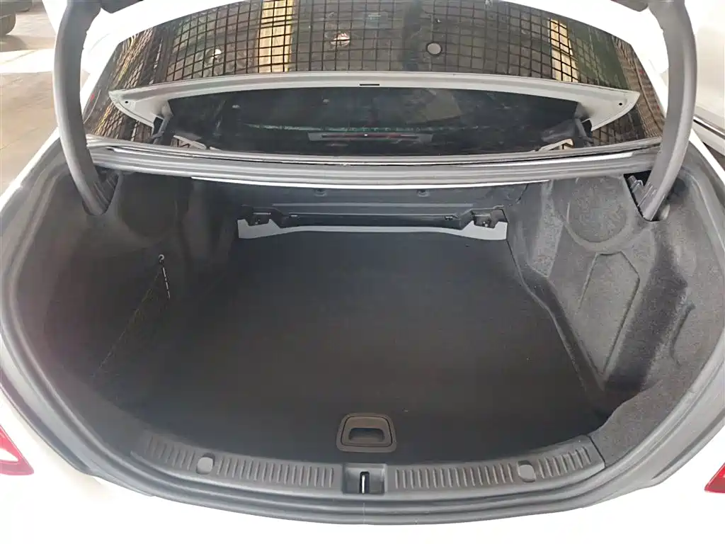 Mercedes-Benz E-Class 2016 E 200 L Sport Type фото 16
