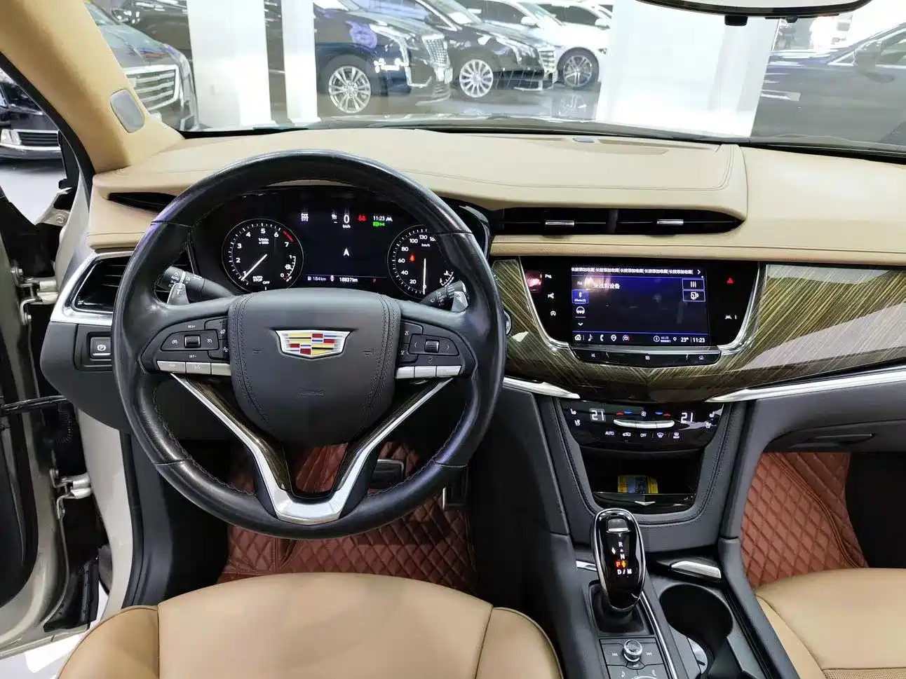 Фото 8 - Cadillac XT6