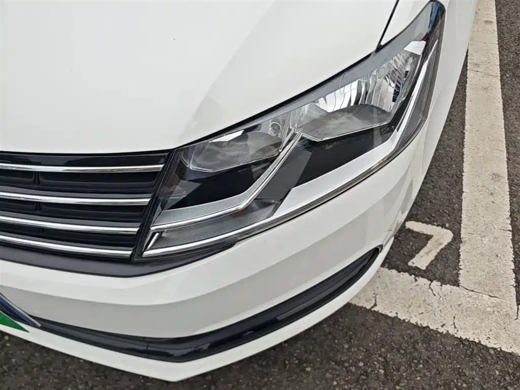 Volkswagen Lavida 2017 1.6L Manual Trend Edition фото 24