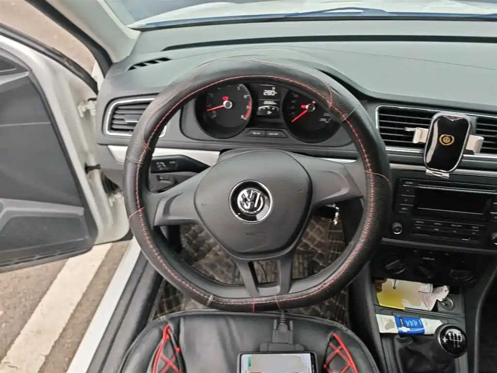 Volkswagen Lavida 2017 1.6L Manual Trend Edition фото 11