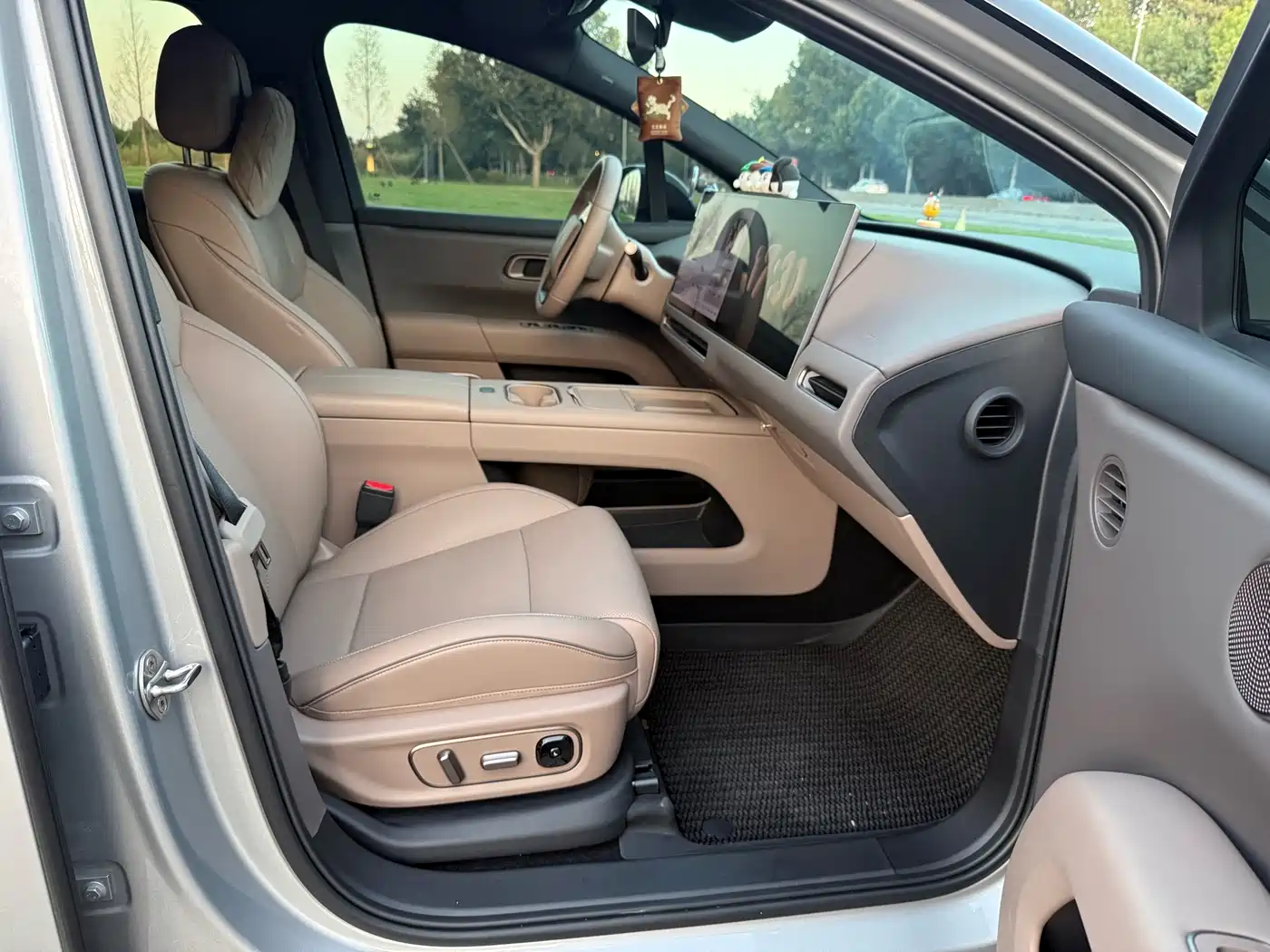 Photo 17 - Li Auto i6