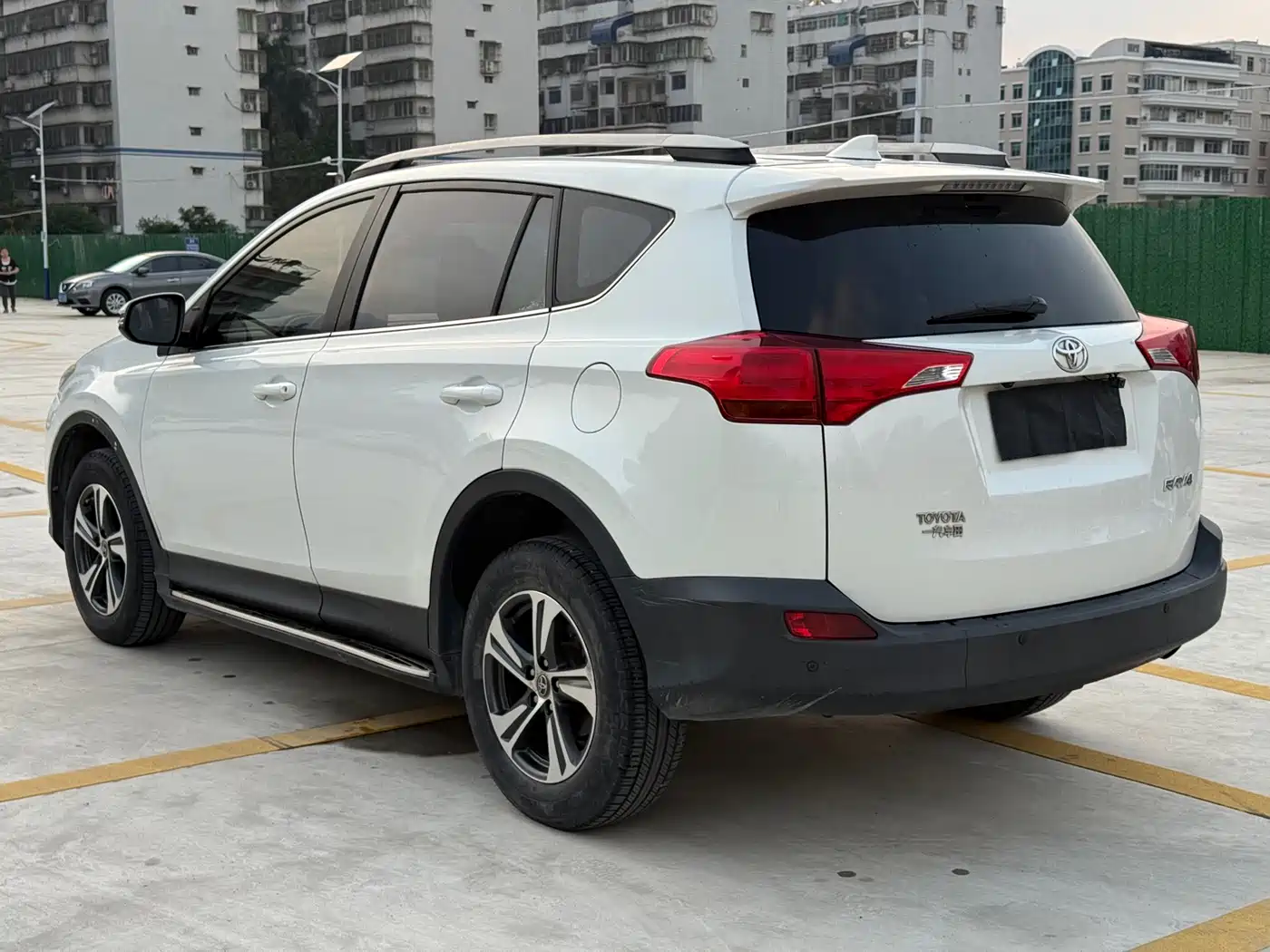 Toyota RAV4 Rongfang 2015 2.0L CVT 2WD Trend Edition фото 7