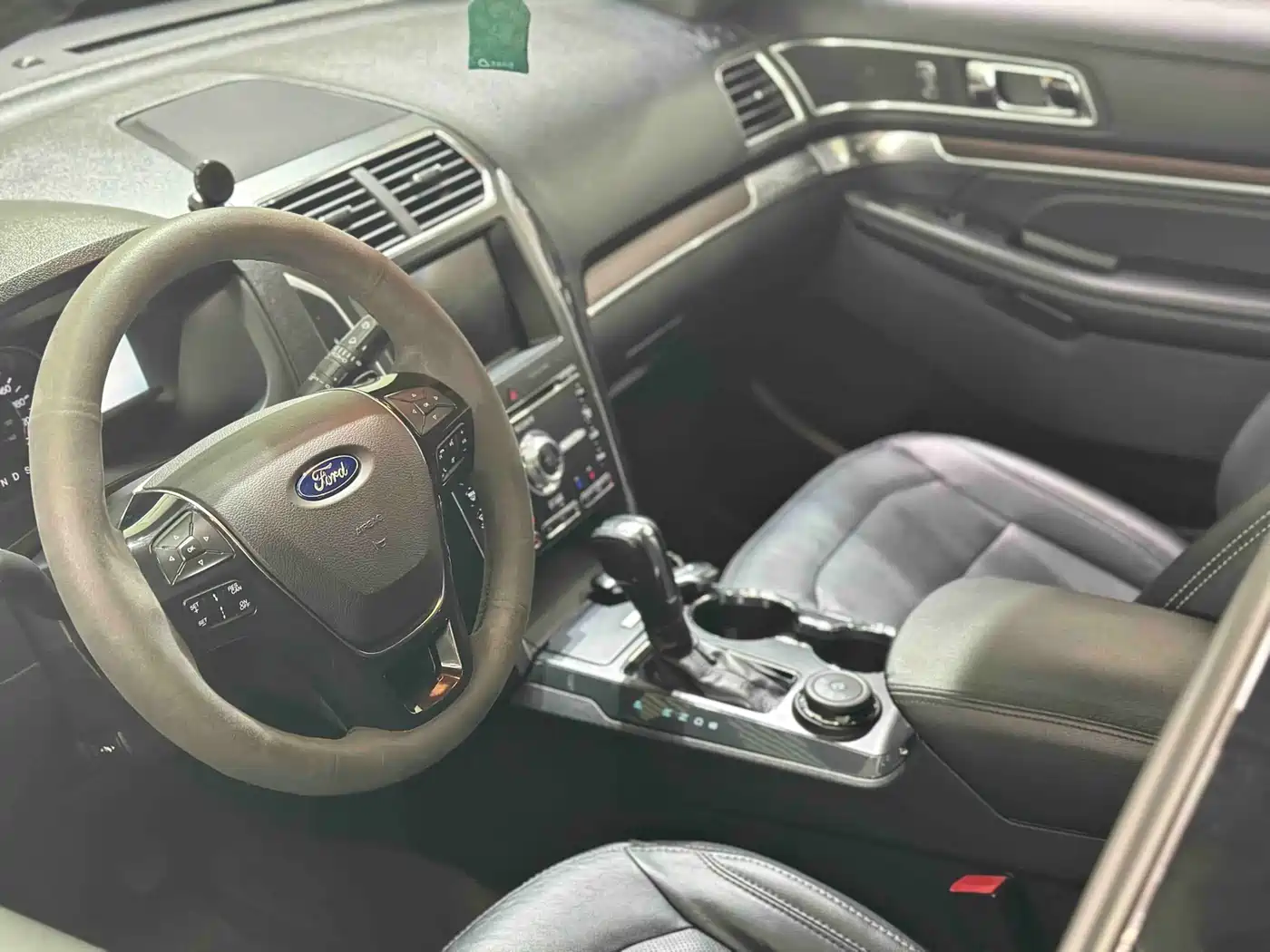 Фото 17 - Ford Explorer (Import)