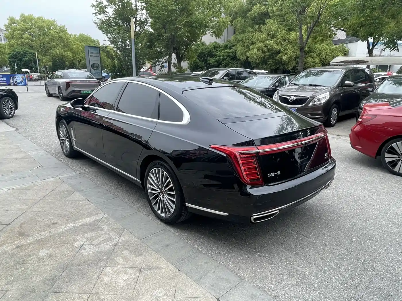 Hongqi H9 2022 2.0T Smart Connect Flag Smooth Edition фото 6