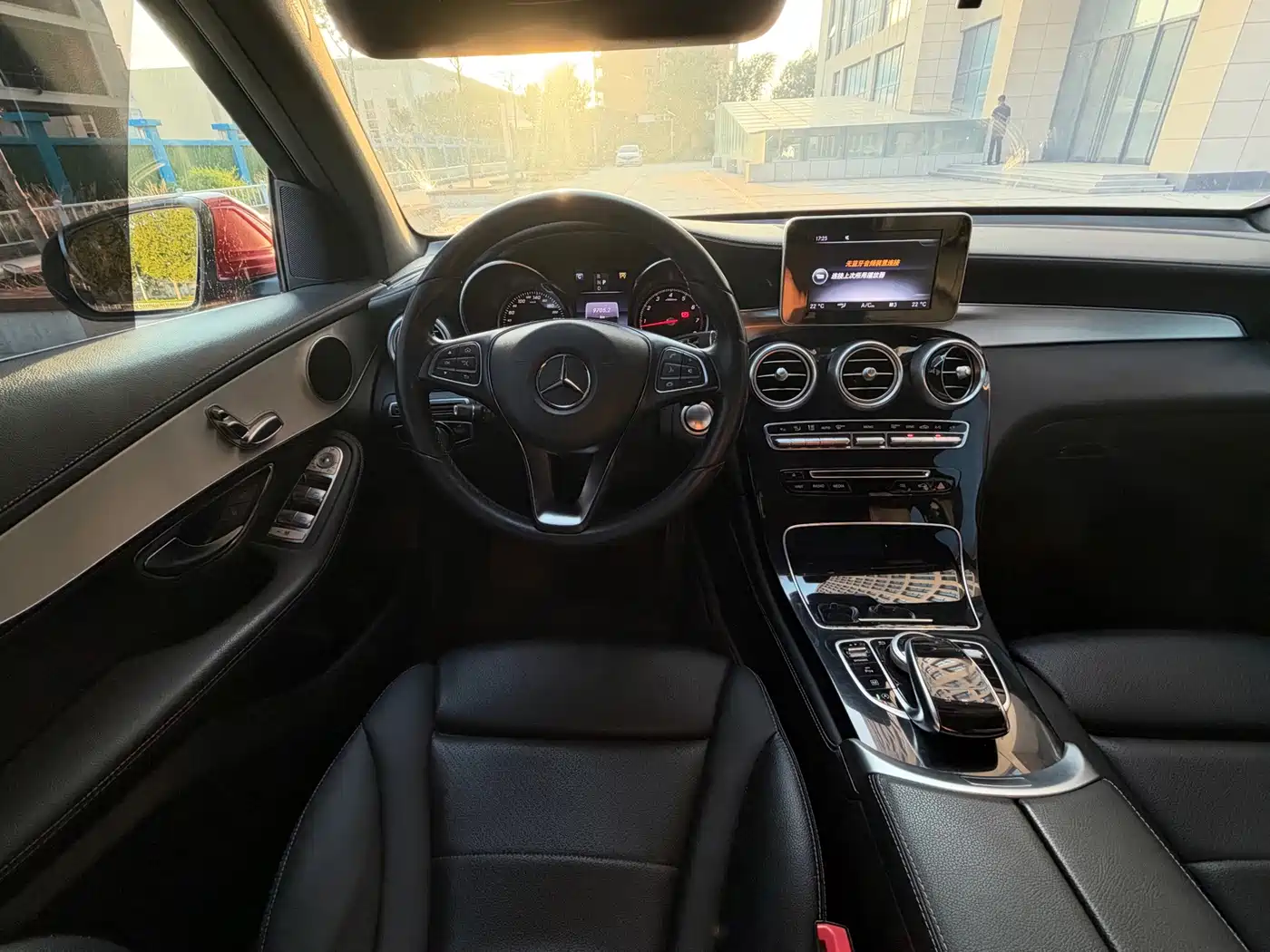 Фото 10 - Mercedes-Benz GLC