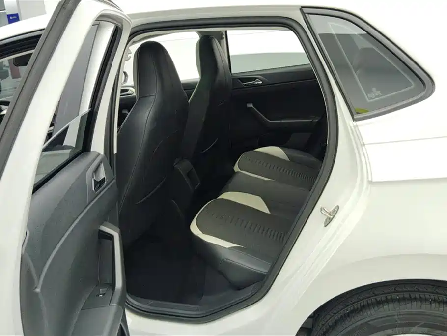 Volkswagen Polo 2021 Plus 1.5L Automatic Colorful Tech Edition фото 11