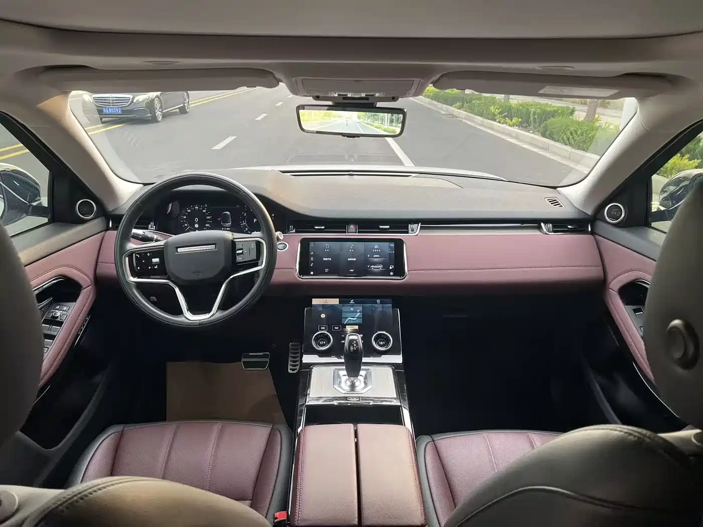 Land Rover Range Rover Evoque 2022 Range Rover Evoque L 249PS R-Dynamic Luxury Edition фото 12