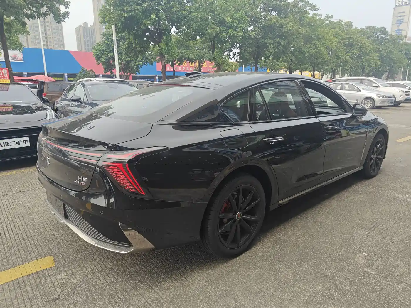 Hongqi H6 2025 2025 Model 2.0T Fashion Edition