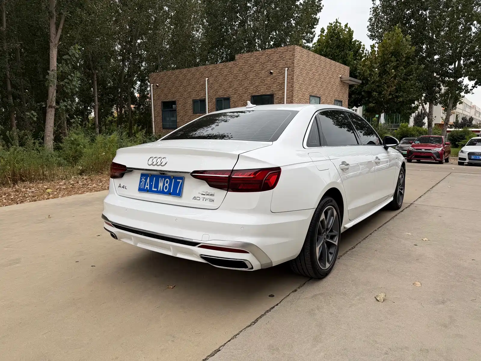 صورة 6 - Audi A4L