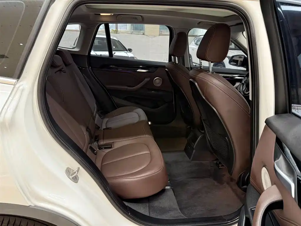 BMW X1 2022 sDrive20Li Fashion фото 11