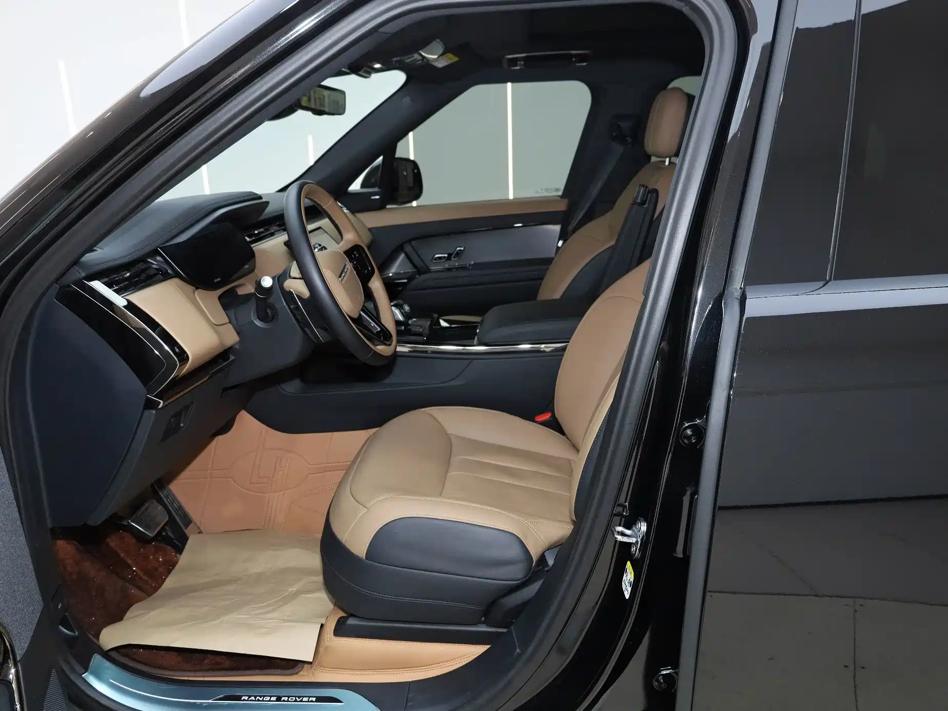 صورة 13 - Land Rover Range Rover Sport