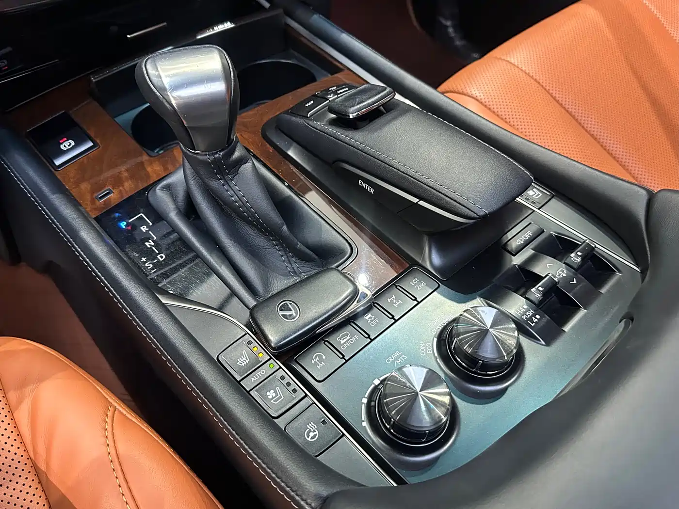 Lexus LX 2016 570 Luxury Premium Edition фото 16