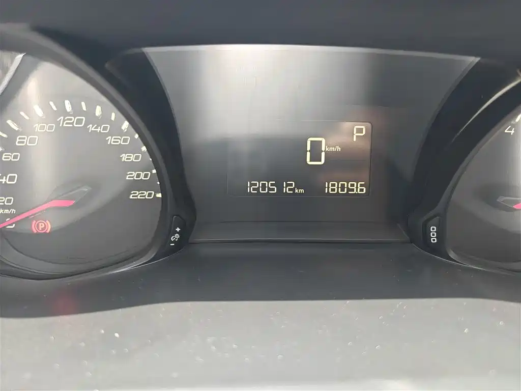 Peugeot 308 2019 1.6L Automatic Luxury Version China V фото 12