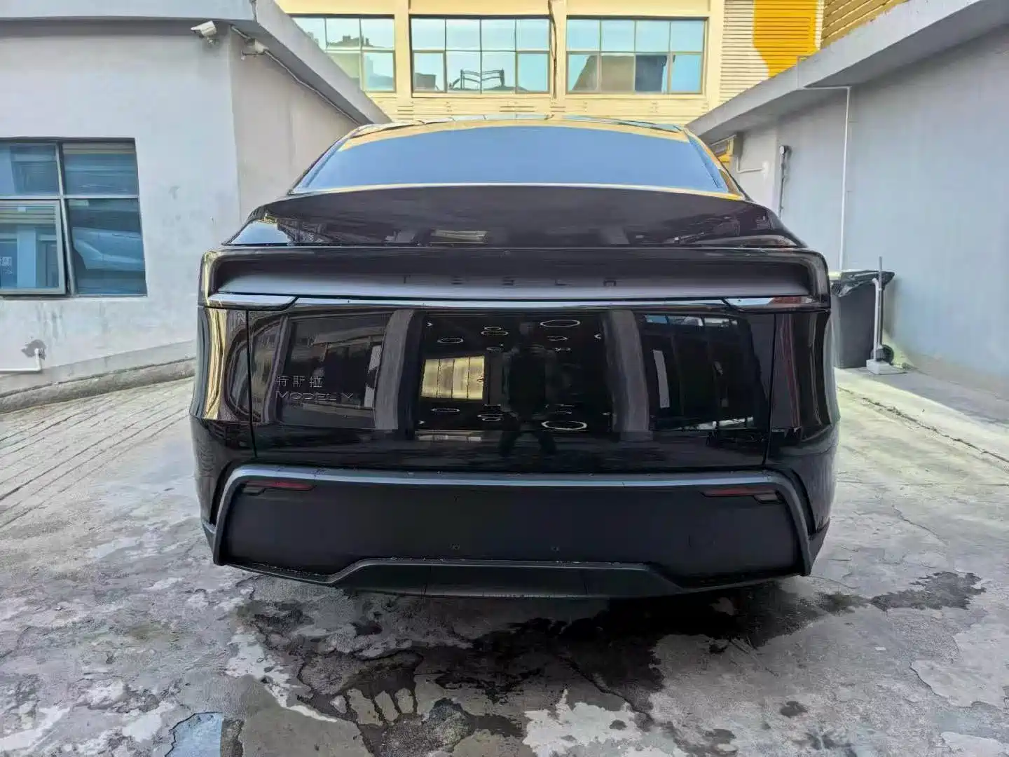 Photo 8 - Tesla Model Y