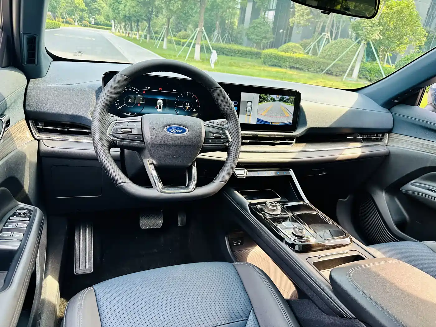 FORD LING RUI