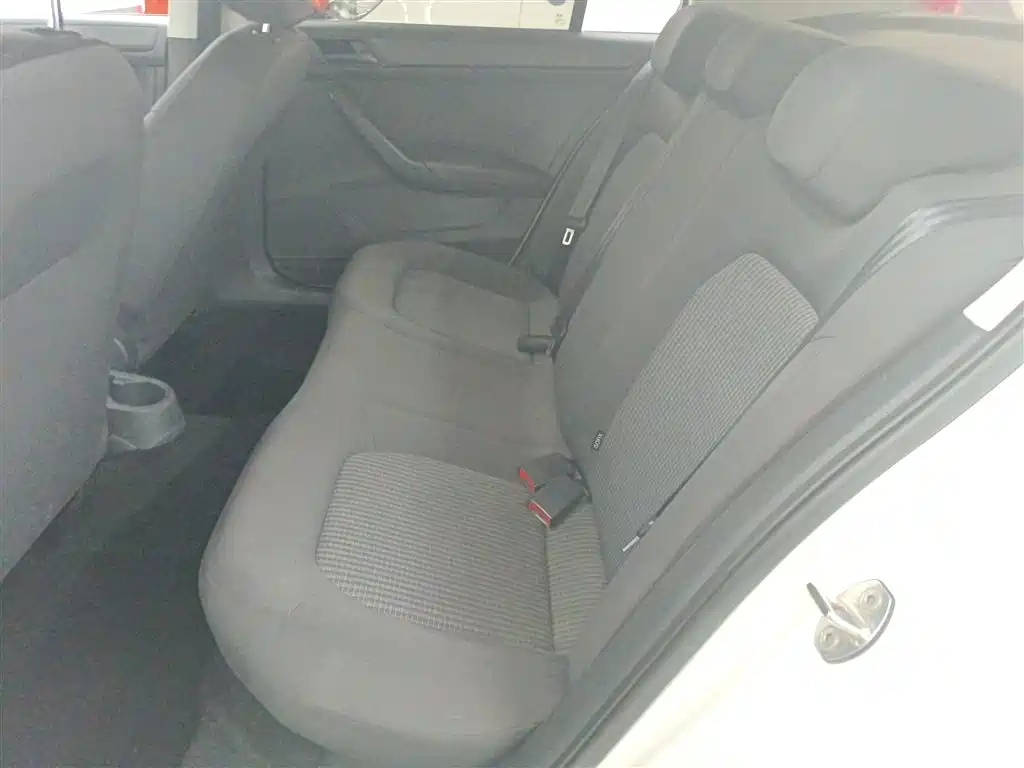VOLKSWAGEN SANTANA