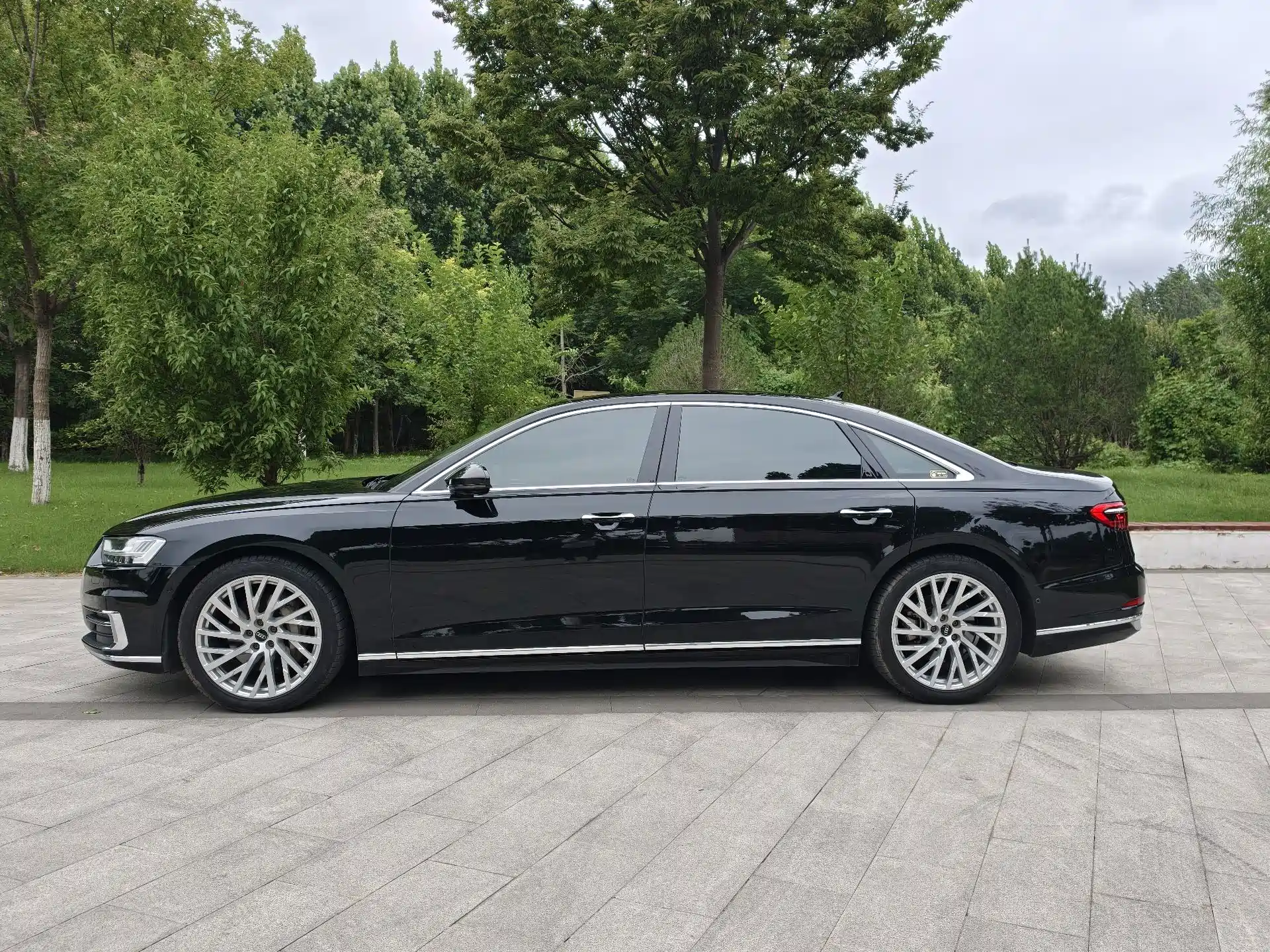 Фото 3 - Audi A8