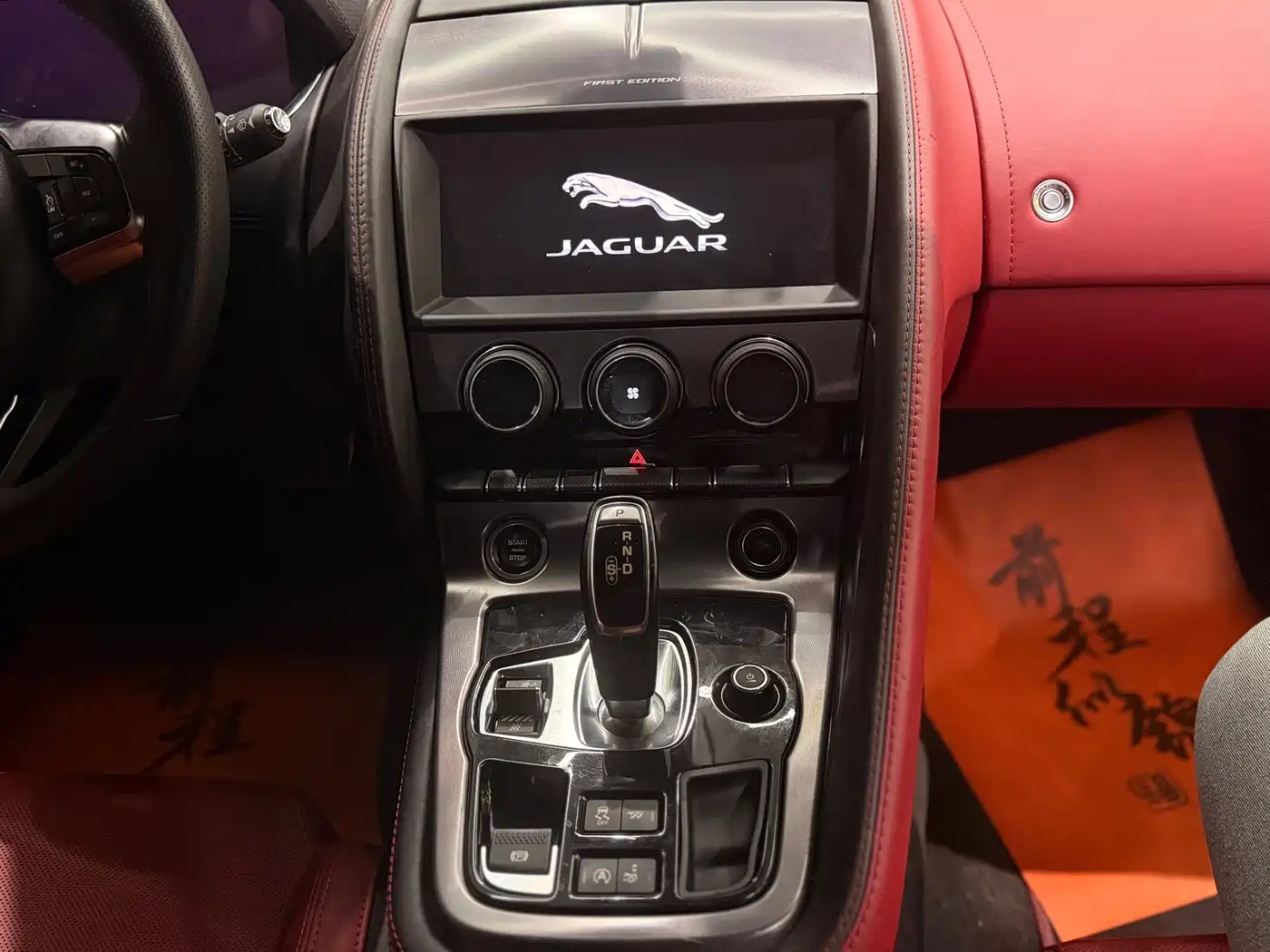 Jaguar F-TYPE 2022 P300 Hardtop R-DYNAMIC BLACK фото 16