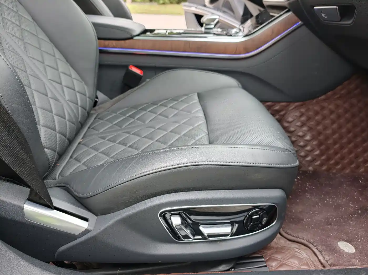 Photo 30 - Audi A8